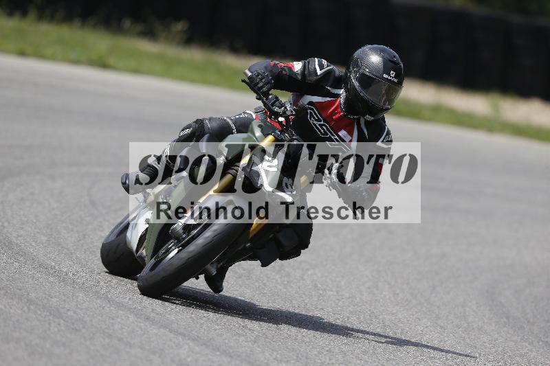 /Archiv-2025/27 12.06.2025 Ducati Schweiz Trackday Warmup  ADR/gruen-vert/28